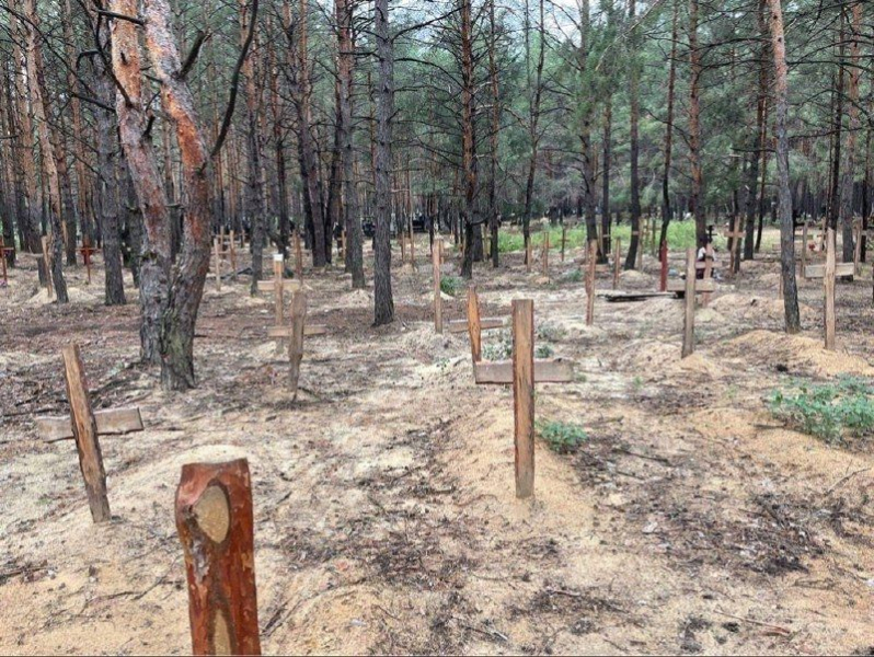 Podría ser peor que Bucha: se encontró una fosa común de la época de la ocupación cerca de Izyum con cientos de tumbas