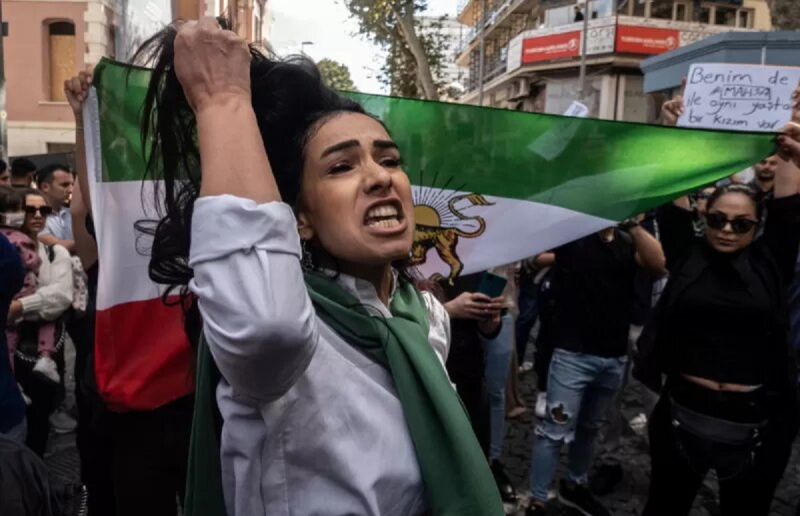 Más de 40 personas murieron en protestas en Irán, el presidente amenaza a los manifestantes con una 'respuesta fuerte'