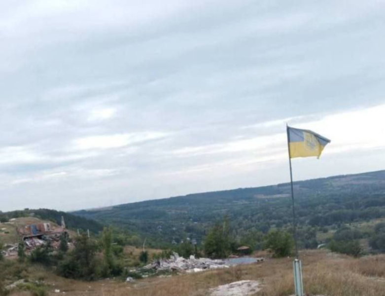 Una bandera azul y amarilla ya ondea sobre el punto más alto de la región de Kharkiv, &ndash ; Vicealcalde de Izyum