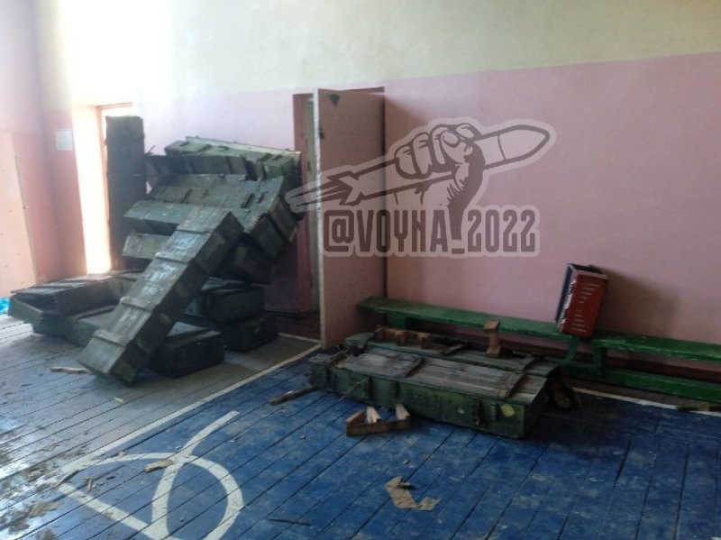 Los rusos establecieron una base militar en Kupyansk justo en la escuela: las fotos se mostraron en StratCom
