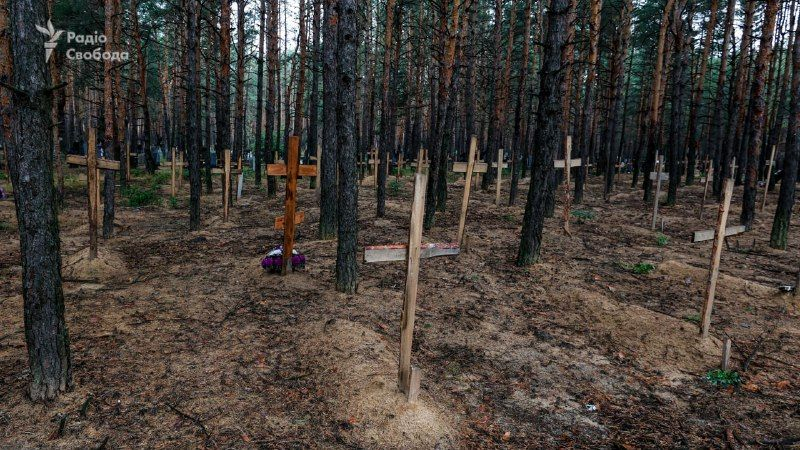 Podría ser peor que Buchi: cerca de Izyum se encontró una fosa común de la época de la ocupación con cientos de tumbas