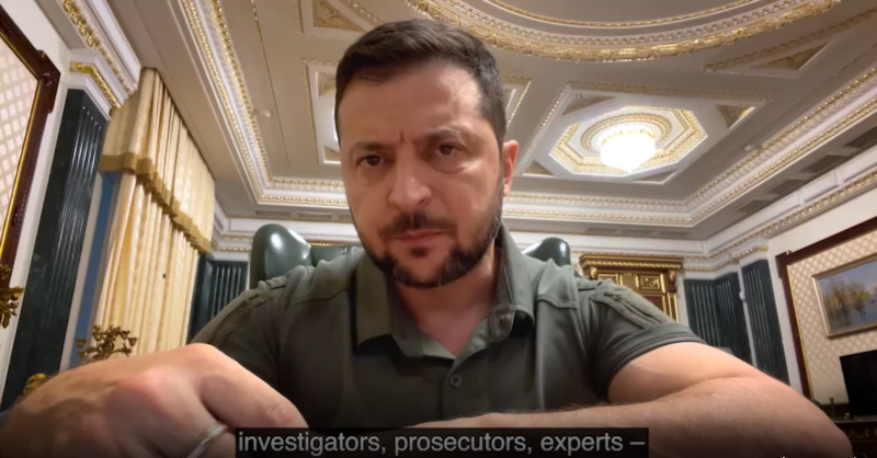 Más de 400 tumbas, incluidas familias enteras, comentó Zelensky sobre la fosa común en Izyum 