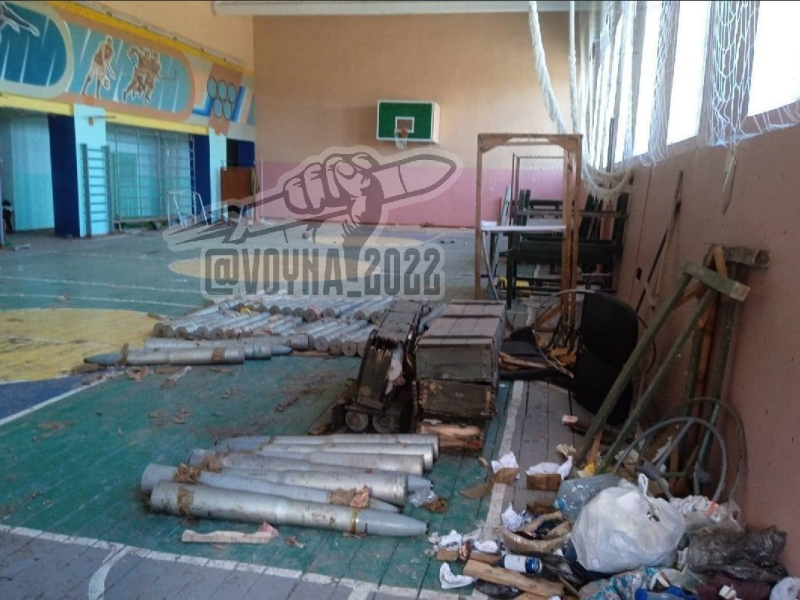 Los rusos establecieron una base militar en Kupyansk justo en la escuela: las fotos fueron mostrado en StratCom