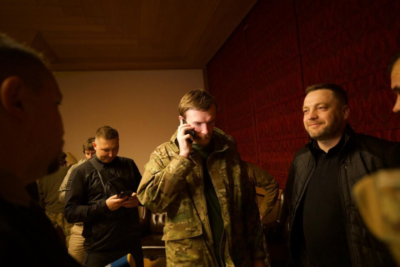 Ucrania entera no contiene las lágrimas de alegría: lo que se sabe sobre el regreso de los defensores de Azovstal