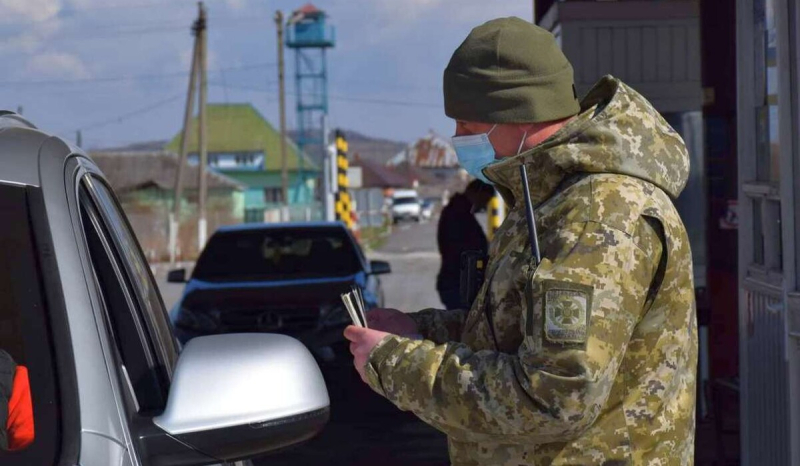 Ucrania ha cambiado las reglas de cruce de fronteras para hombres: novedades