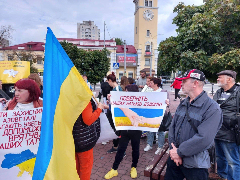 El mundo necesita saber la verdad sobre las acciones de Rusia: los familiares de los defensores de Mariupol tomarán la plaza cada semana