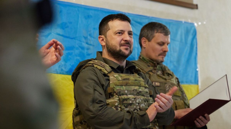 Zelensky otorgó a las unidades militares de las Fuerzas Terrestres de las Fuerzas Armadas de Ucrania una distinción honorífica