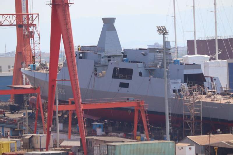 Ya con el nombre en la caja: el futuro buque insignia de la Armada de Ucrania se mostró en Turquía