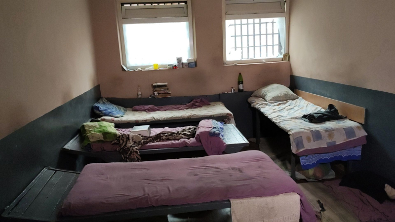 400 personas en una celda para 140: en Kupyansk, los ocupantes retuvieron ilegalmente encarcelado en condiciones terribles