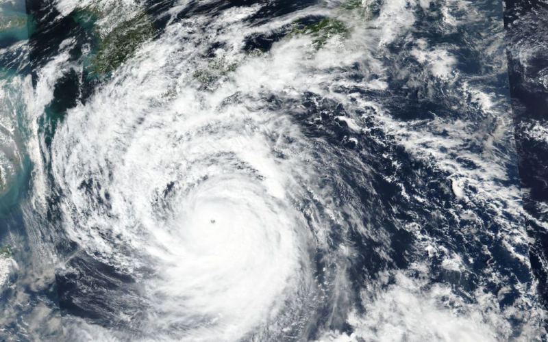 Japón será cubierto por un poderoso tifón: trenes y aviones cancelados, personas evacuadas