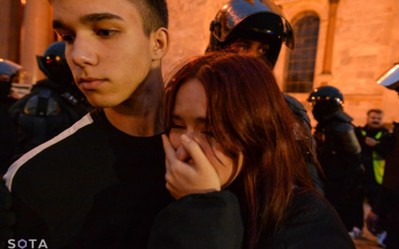 La gente está siendo golpeada en el asfalto: en St. San Petersburgo, las fuerzas de seguridad dispersan brutalmente las protestas contra la movilización