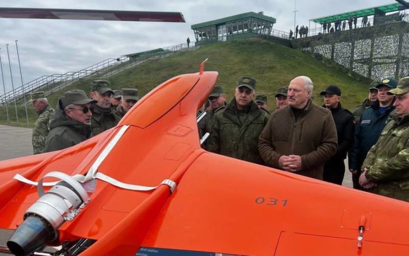 A Lukashenko se le mostraron drones bielorrusos: ¿se utilizarán en Ucrania (foto)