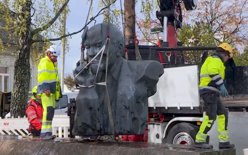 Demolido en Finlandia el último monumento soviético a Lenin (video)