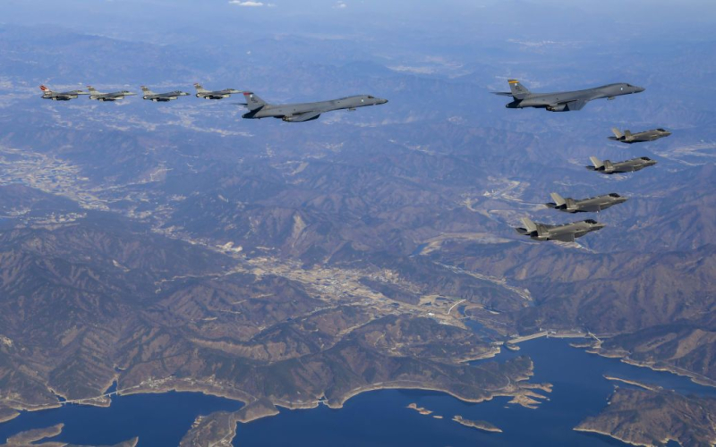 Corea del Sur planteó combatientes a causa de una bandada de pájaros