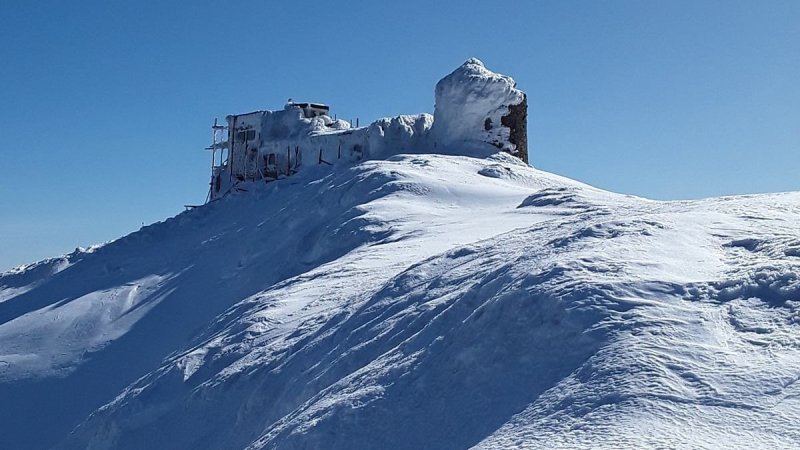 Niebla, nieve y escarcha: cómo se ve un cuento de hadas de invierno en las tierras altas de los Cárpatos