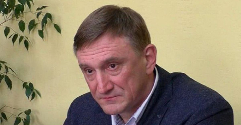 Aksyonov, que tenía un pasaporte ruso, escribió una declaración sobre la redacción del mandato, - Diputado del Pueblo