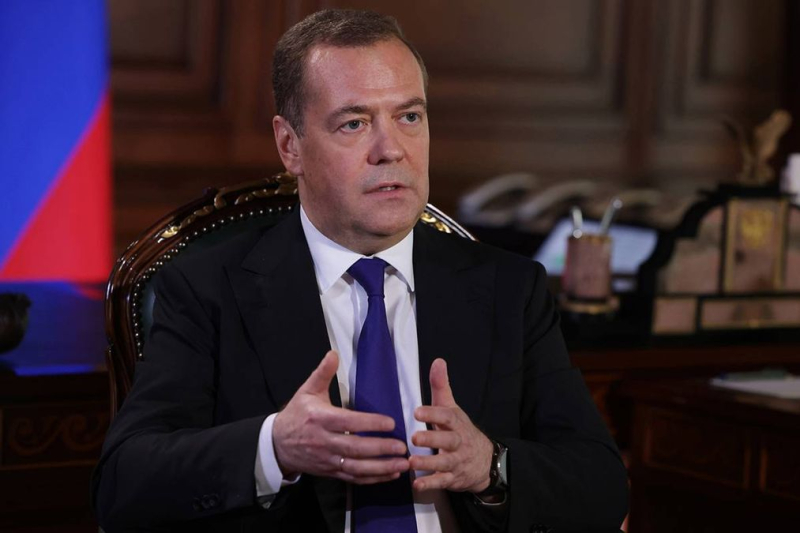 Putin sí tiene un "arma secreta terrible": ¿qué tiene que ver Medvedev con ella? 