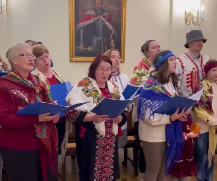 Inmigrantes de Mariupol cantaron un villancico moderno en Lviv: Sadovy compartió un video conmovedor
