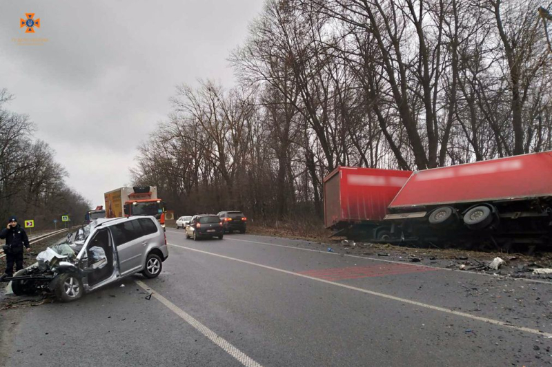 Un camión y un automóvil chocaron de frente en la región de Khmelnytsky: terribles consecuencias de un accidente fatal