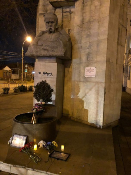 Golpe de cohete a lo largo del Dnieper: aparecieron monumentos espontáneos en Rusia (foto)