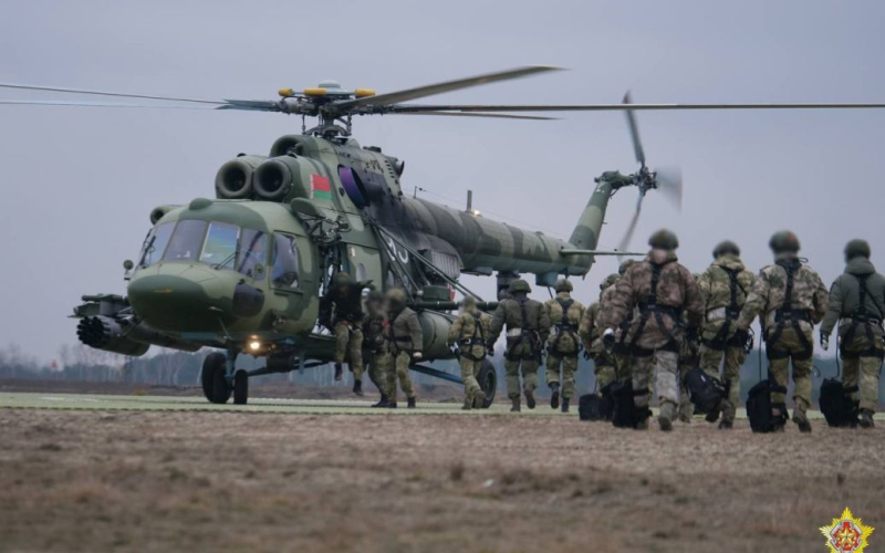 Tropas aerotransportadas de los ejércitos bielorruso y ruso aterrizaron cerca de la frontera de Ucrania: se mostraron videos y fotos