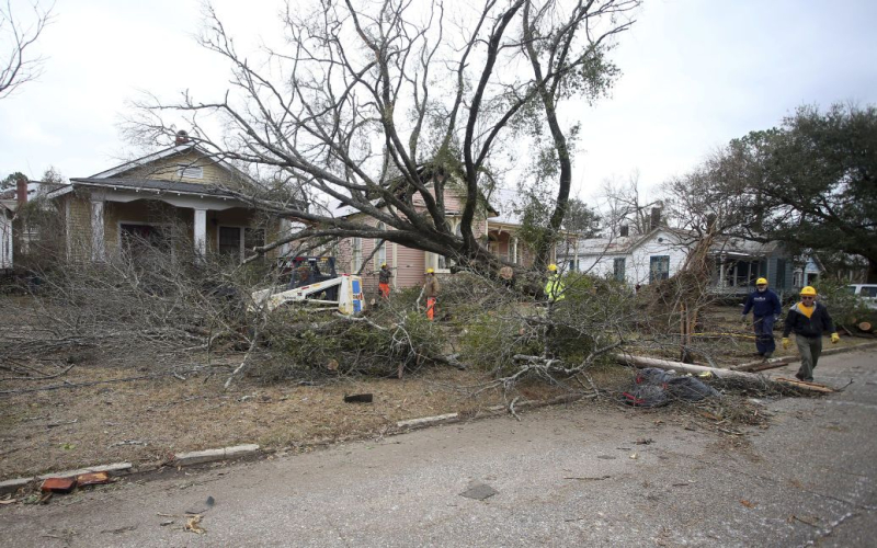 Un tornado asoló EE. UU.: unas diez personas murieron, decenas de casas fueron destruidas (foto)