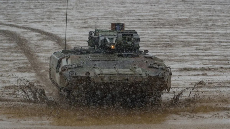 Vehículos de combate de infantería chocaron durante un entrenamiento en Alemania: muchos soldados sufrieron