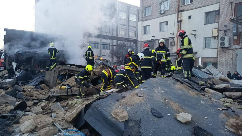 La explosión en el territorio de una planta en Kyiv ya ha sido retirada de los escombros por 4 personas : todo lo que se sabe 