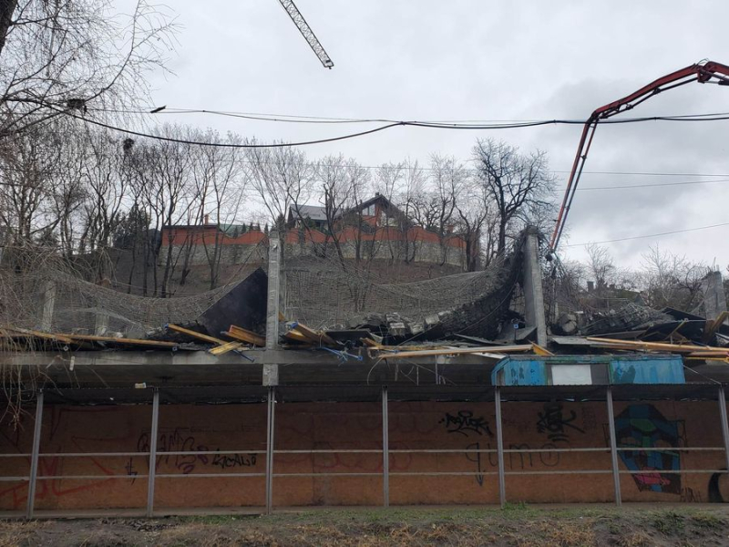 Hubo un colapso en el sitio de construcción en Lviv: la víctima está en cuidados intensivos