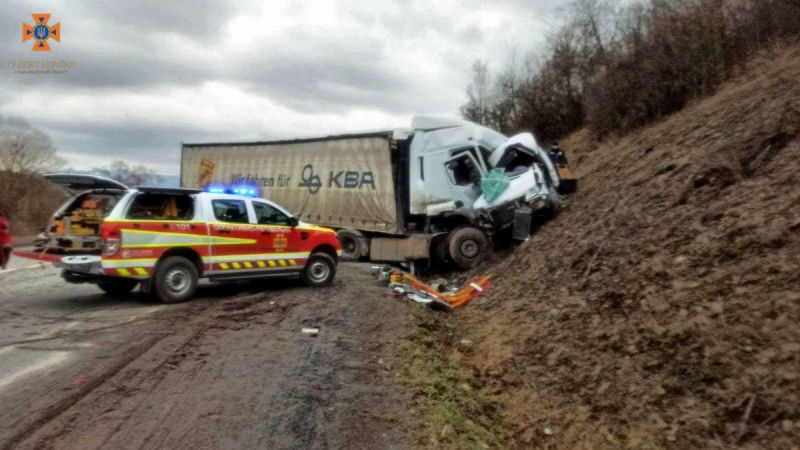 Un camión choca contra un microbús en Transcarpacia: hay muertos