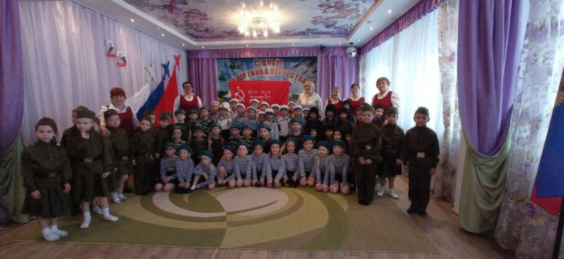 Niños de guardería en Rusia fueron obligados a marchar y lanzar granadas