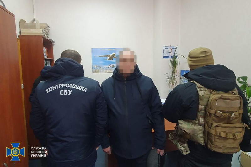 Recopilación de datos sobre armas y corrección de bombardeos en Kyiv: un empleado de Ukroboronprom fue detenido