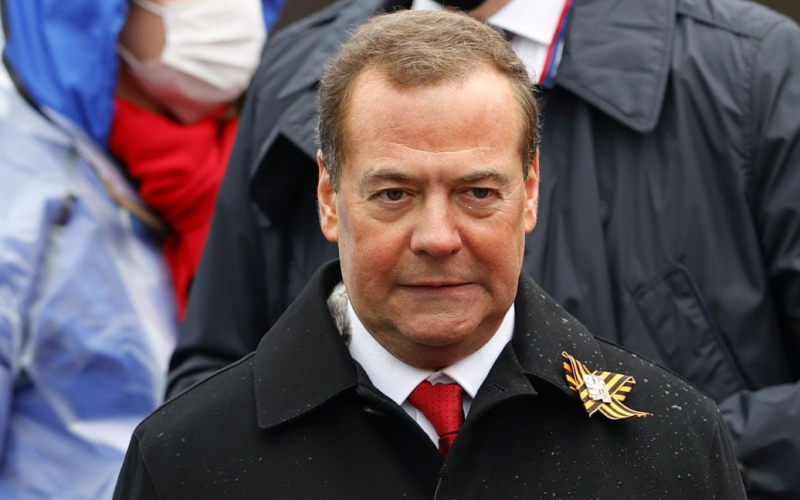 Medvedev emitió una nueva declaración sobre los planes para aumentar la producción de tanques en la Federación Rusa
