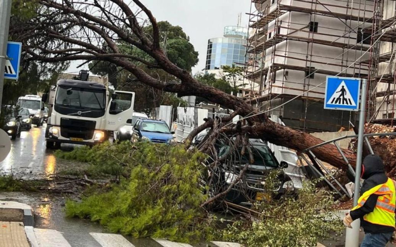 La tormenta Barbara golpeó la costa de Israel: hay víctimas (foto, video)