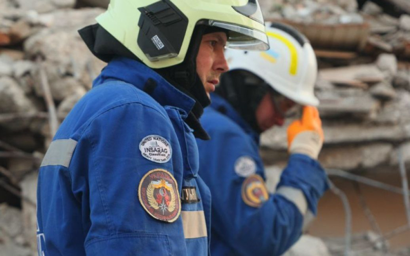 Pasé 9 días bajo los escombros: rescatistas ucranianos en Turquía sacaron a una mujer de debajo de la casa
