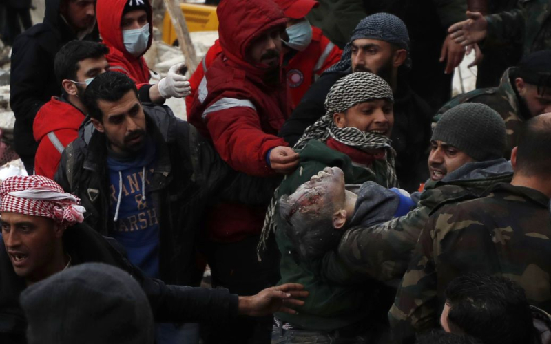 El mortal terremoto en Turquía y Siria cobró la vida de más de 7.700 víctimas