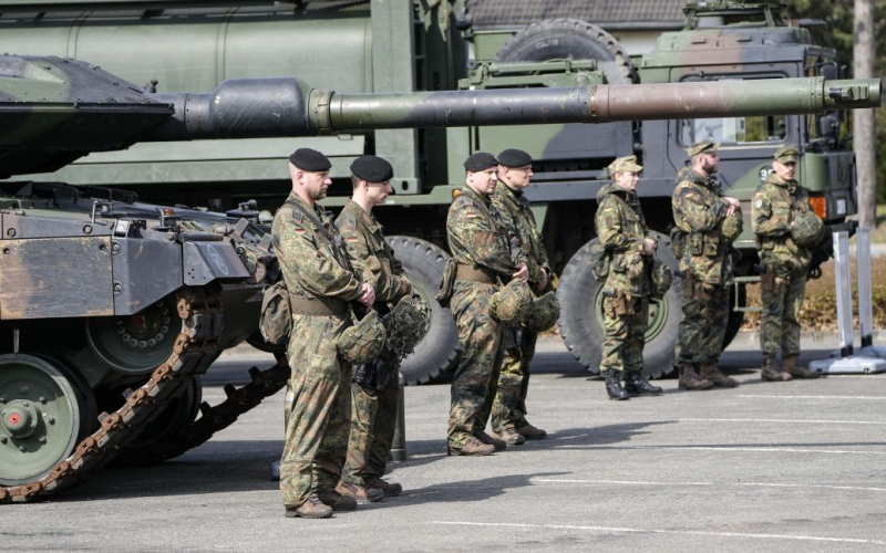 El Bundestag pide a Scholz que 'presione' a los aliados para que suministren tanques a las Fuerzas Armadas de Ucrania