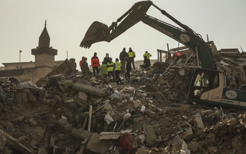 Otro terremoto golpea la zona del desastre en Turquía