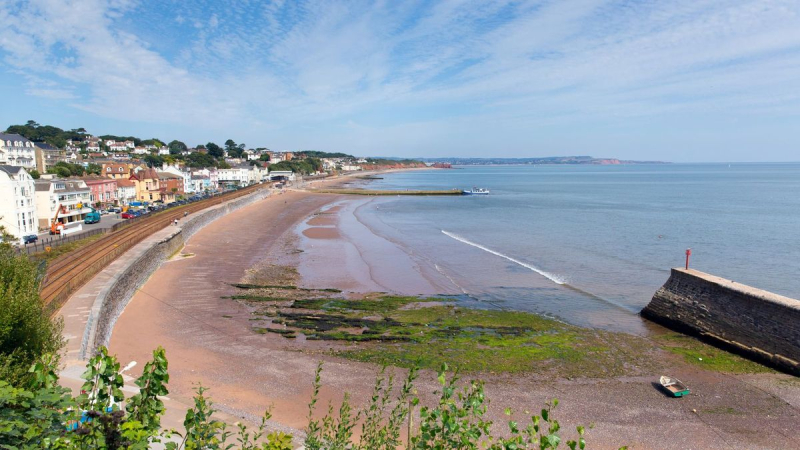 Una mujer ucraniana de 14 años murió en Gran Bretaña: una niña fue encontrada inconsciente en el beach