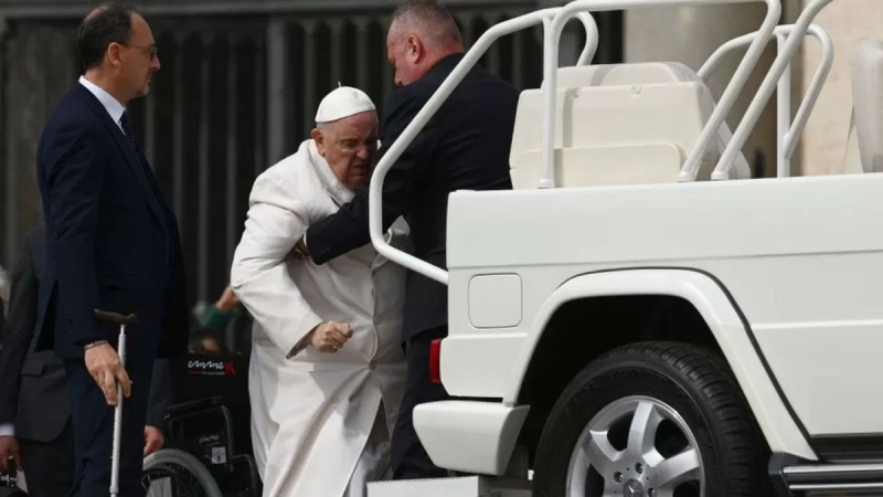 Papa Francisco pasará varios días en el hospital: qué le pasó al pontífice