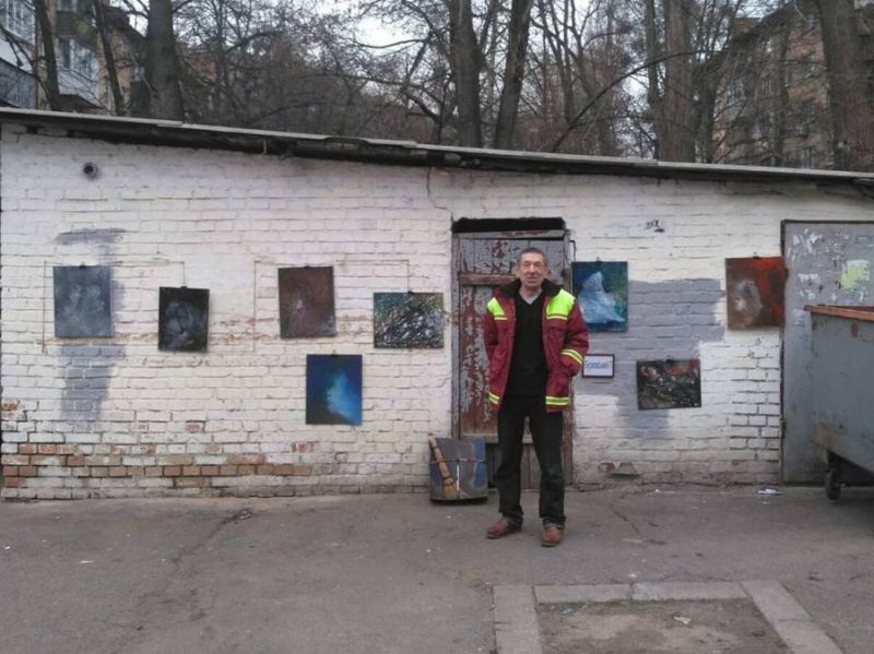 Banksy en Kiev: un conserje de la ciudad organizó una exposición de sus pinturas justo en la calle