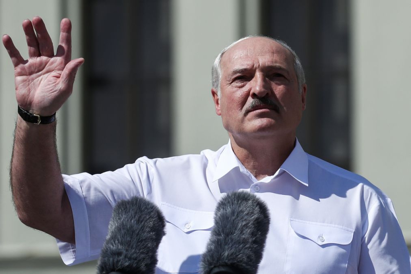 Lukashenko puede discutir 4 temas en China - Latushko los nombró