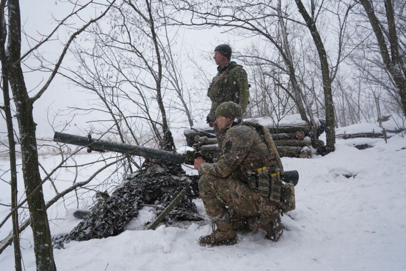 La intensidad de los feroces combates no disminuye: las Fuerzas Armadas de Ucrania han mostrado fotos poderosas desde el frente, donde ha regresado el invierno