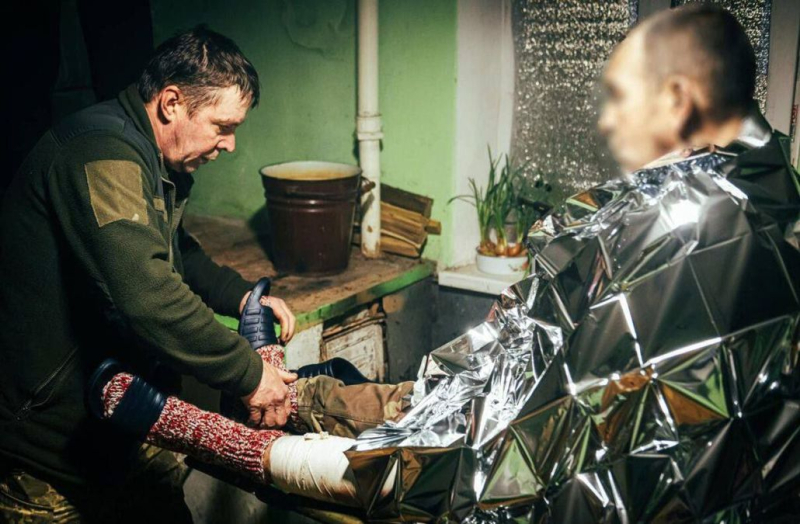 Rostros contorsionados por el dolor: cómo los médicos salvan la vida de los soldados cerca de Avdiivka