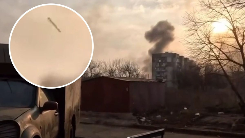 Un proyectil directo a la casa: los periodistas de la AFP captaron en cámara el bombardeo ruso de Bakhmut