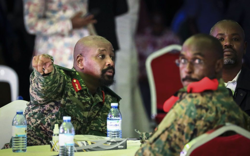 Ayuda africana: el hijo del presidente de Uganda promete enviar militares para defender Moscú