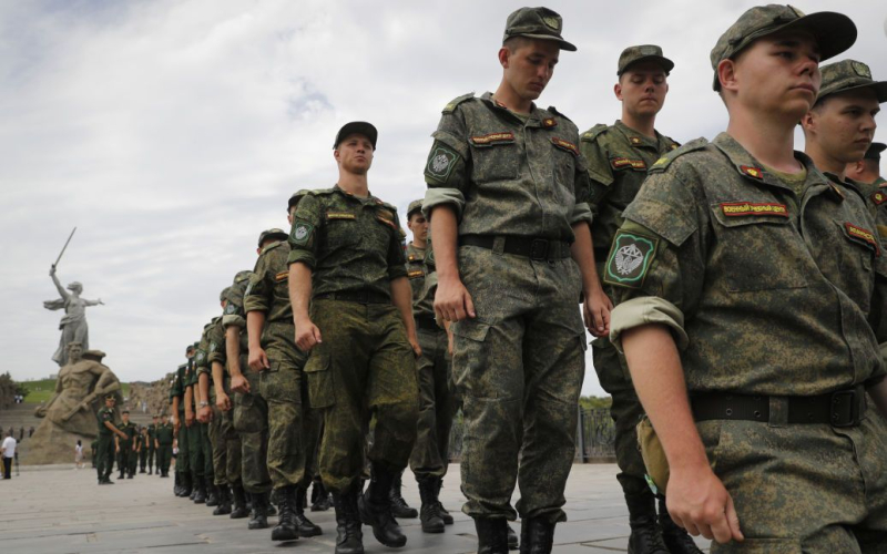 Cuánto aumentó Rusia su ejército en 2022: datos de Bloomberg