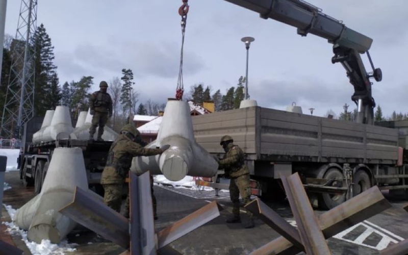 Polonia instala erizos antitanque en la frontera con Bielorrusia: qué pasó