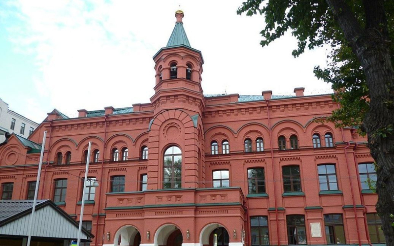 Una universidad ortodoxa de Moscú se negó a emitir un diploma a un estudiante que había cambiado de sexo