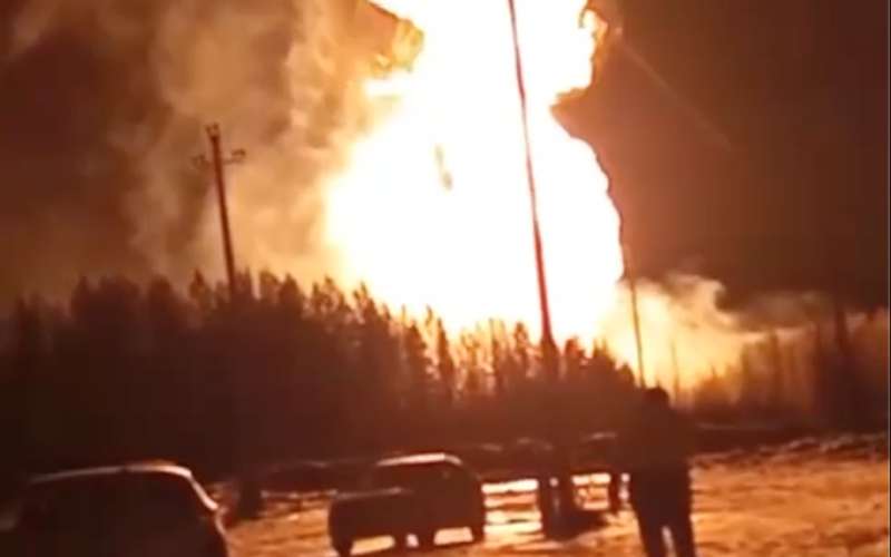 Explotó un gasoducto en Rusia: las llamas se pueden ver a decenas de kilómetros (vídeo)
